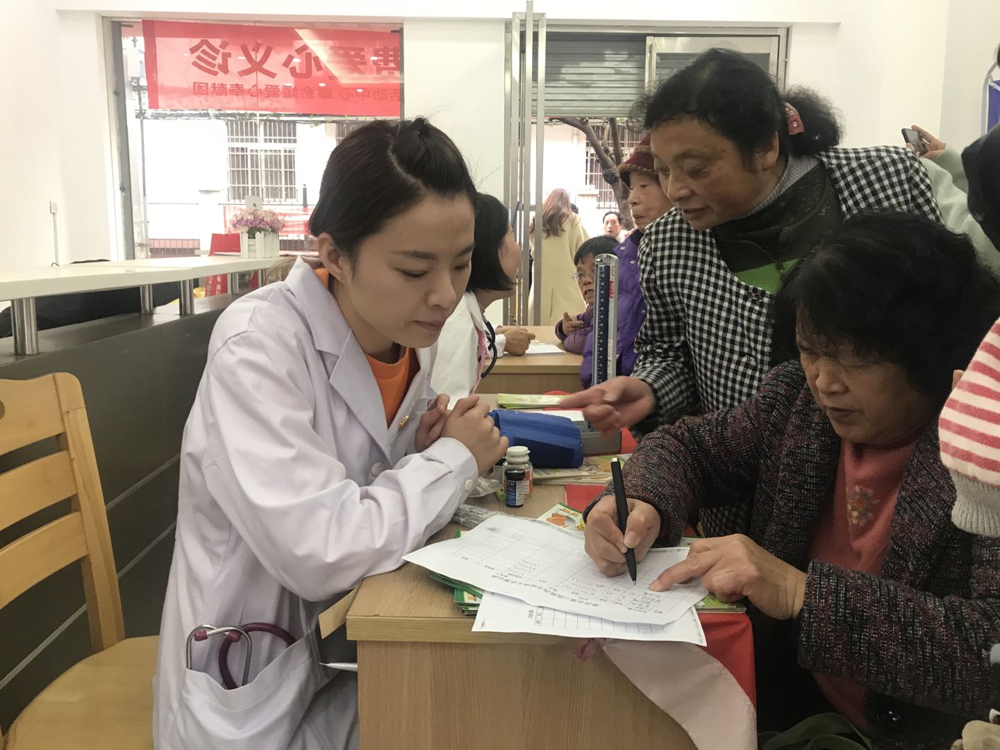 20191219 第六医院爱心义诊 (3).jpg