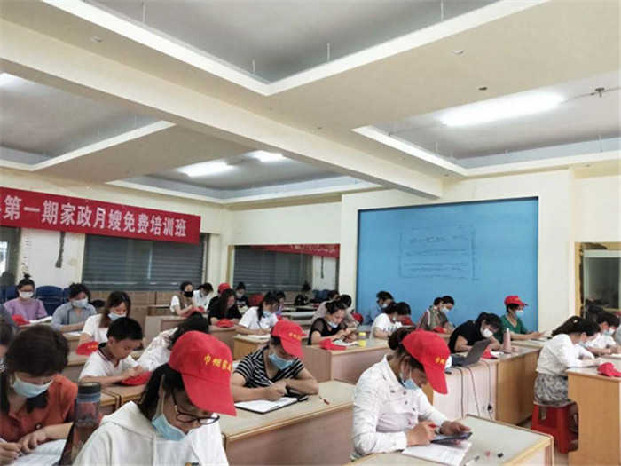 5.12永修县家政月嫂培训2-2_副本_副本.jpg